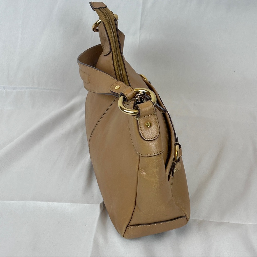👜 Etienne Aigner Vintage Tan Leather Shoulder Bag –Gold Hardware, Classic Style - Picture 4 of 10